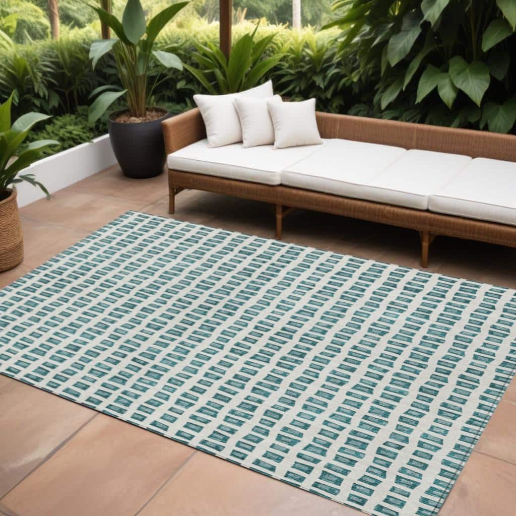 HomeRoots Geometric Transitional Rectangle Outdoor Rug