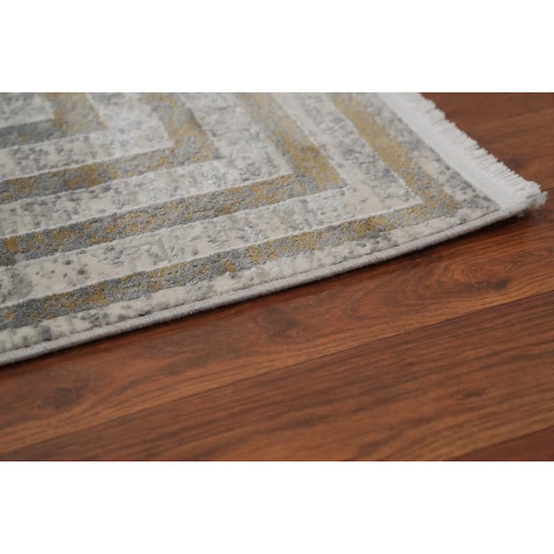 Machine Made Oriental Polyester Carpet Geometric Beige & Ivories Distressed Area Rug - 7' 5'' X 5' 2''