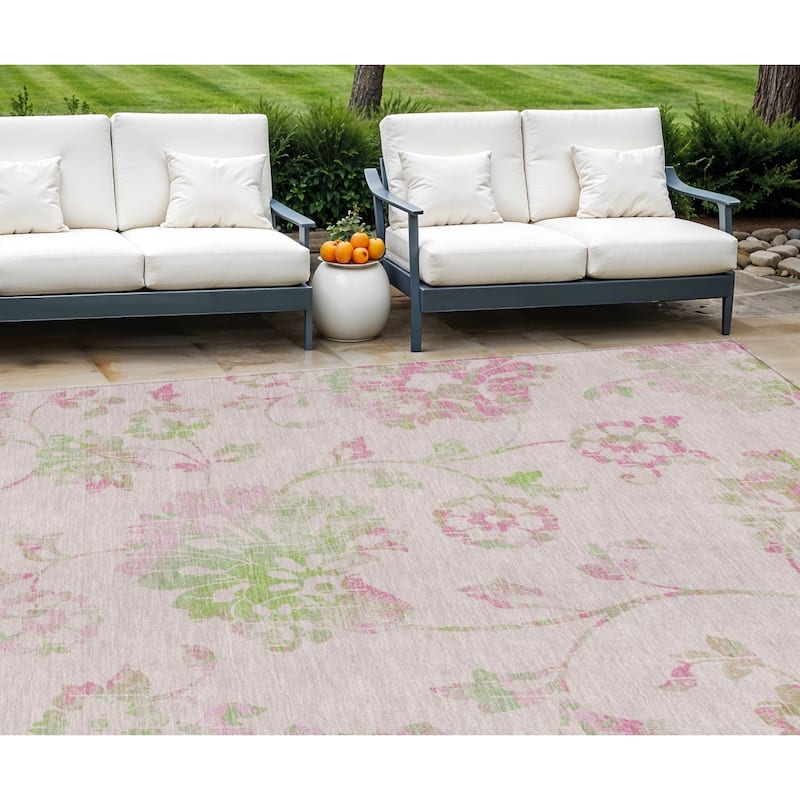 HomeRoots Floral Transitional Rectangle Outdoor Rug - 8' X 10'