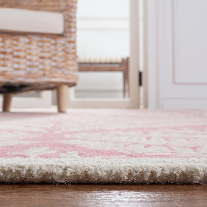 SAFAVIEH Handmade Capri Ilianka Wool Rug