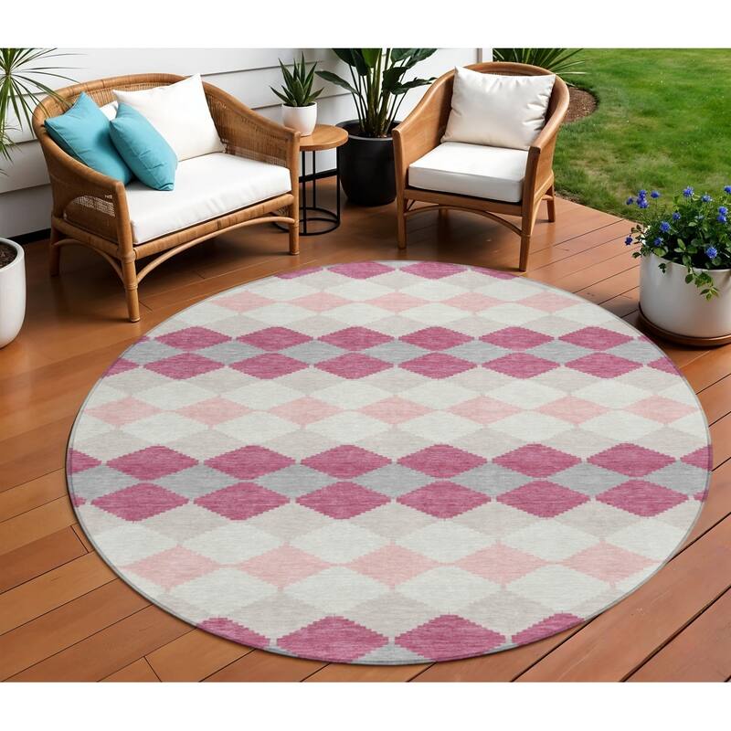 HomeRoots Geometric Transitional Rectangle Outdoor Rug - 8' Round