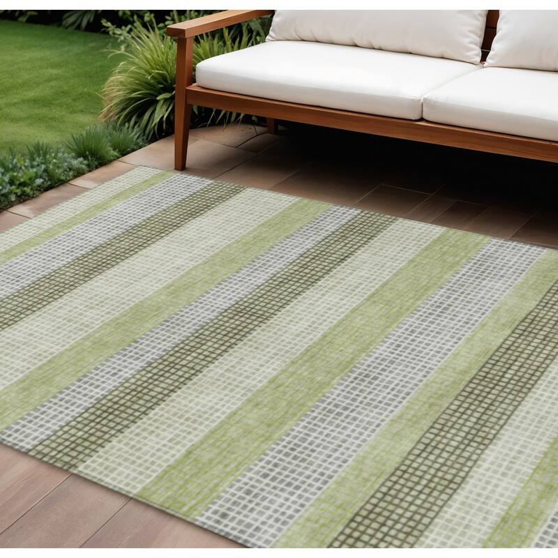 HomeRoots Striped Transitional Rectangle Outdoor Rug - 8' X 10'