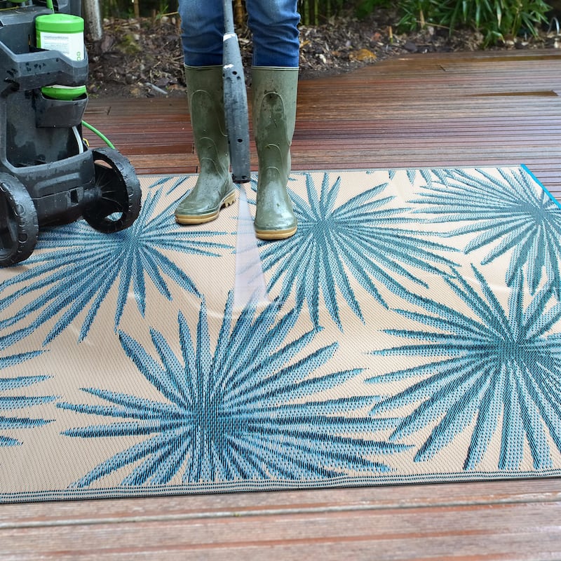 World Rug Gallery Floral Tropical Reversible Recycled Plastic Outdoor Rugs