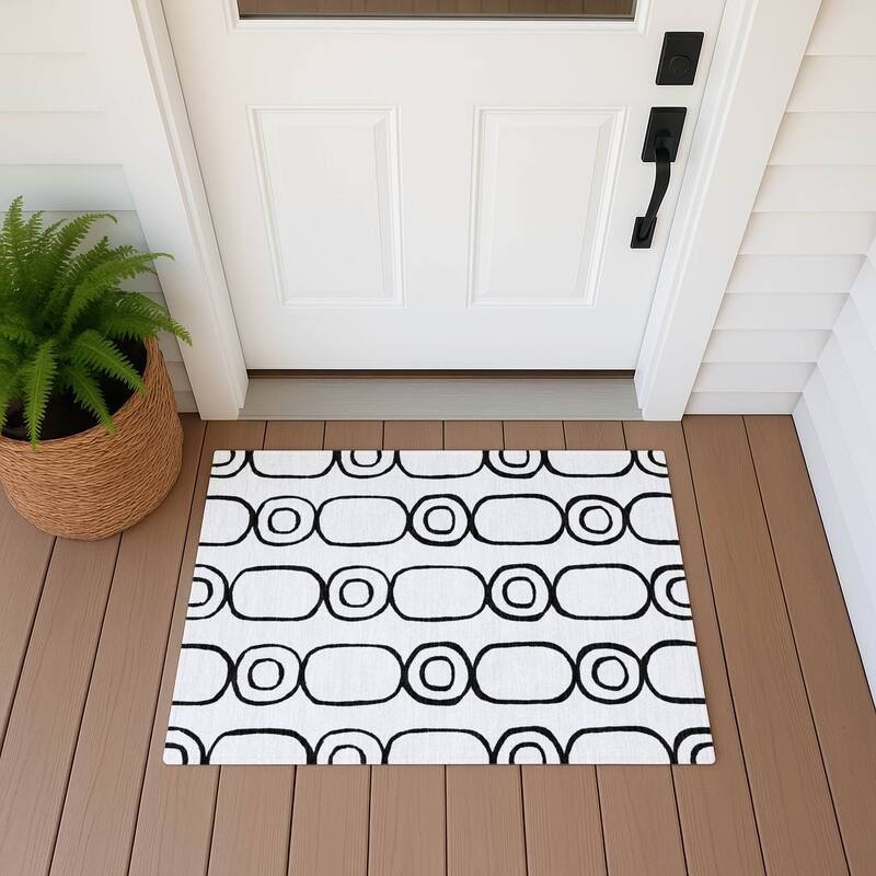 Machine Washable Indoor/ Outdoor Modern Vibe Chantille Rug - White - 1'8" x 2'6"