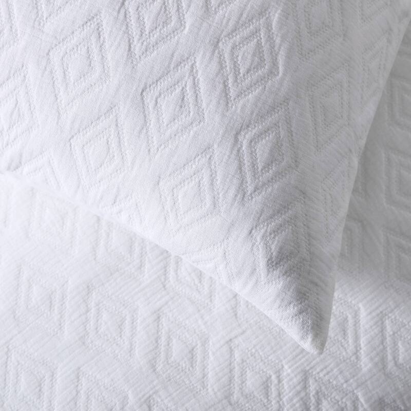 Vera Wang Double Diamond Matelasse White Duvet Cover Set