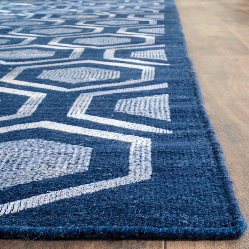 SAFAVIEH Handmade Flatweave Kilim Shailee Wool Rug