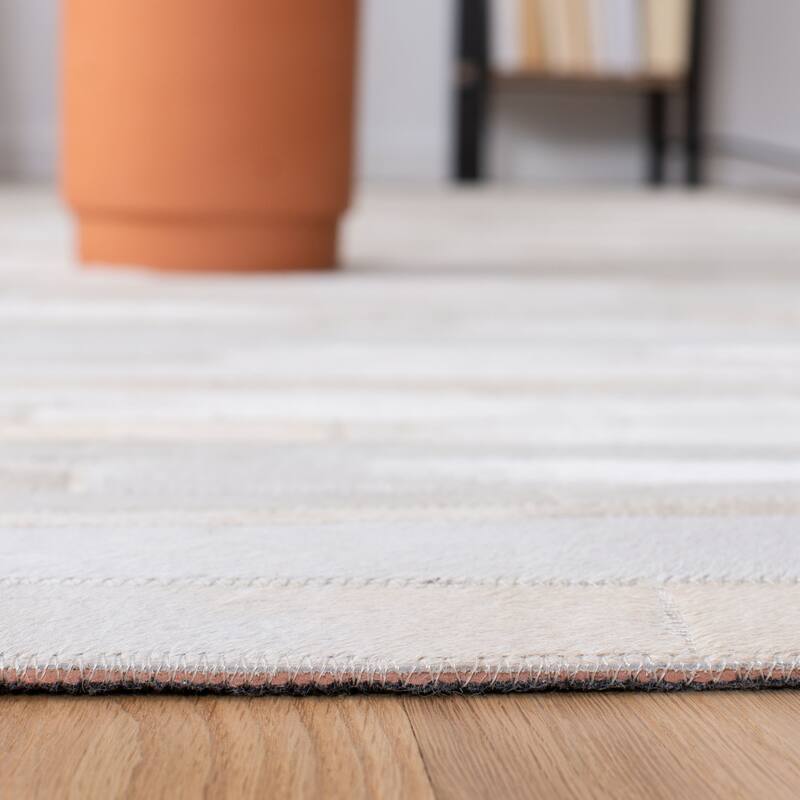 SAFAVIEH Handmade Studio Leather Daniele Natural Hide Leather Rug