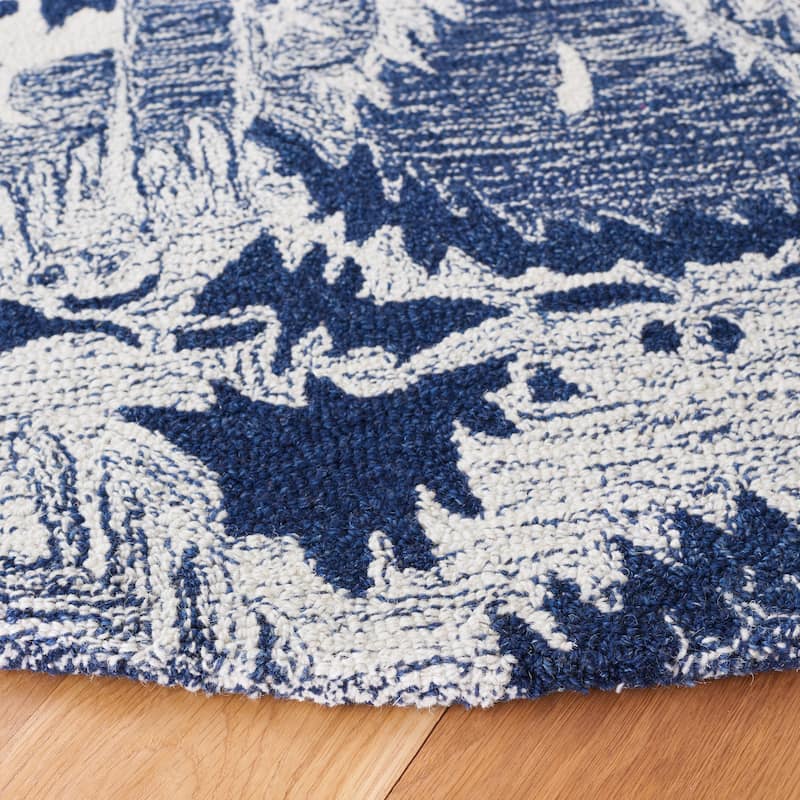SAFAVIEH Handmade Ikat Ekaterini Bohemian Wool Rug