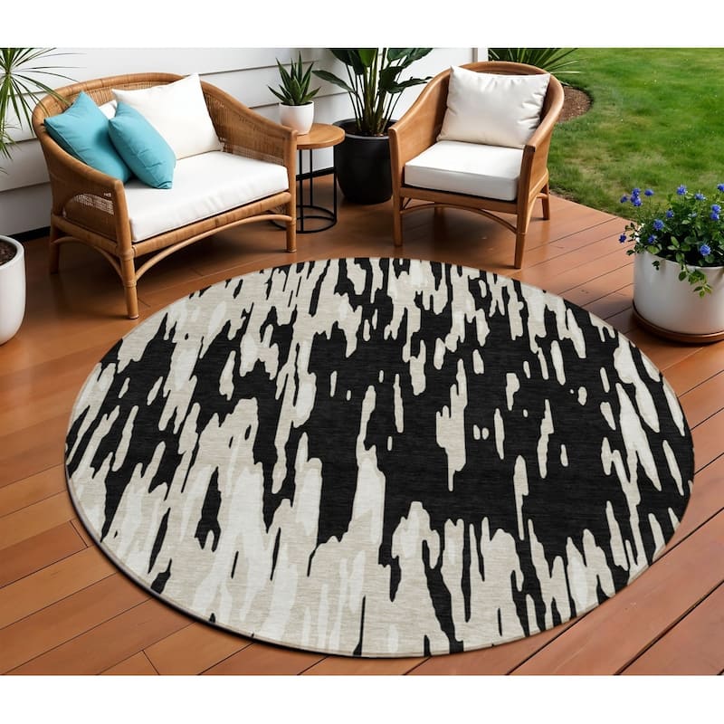 HomeRoots Abstract Transitional Rectangle Outdoor Rug - 8' Round