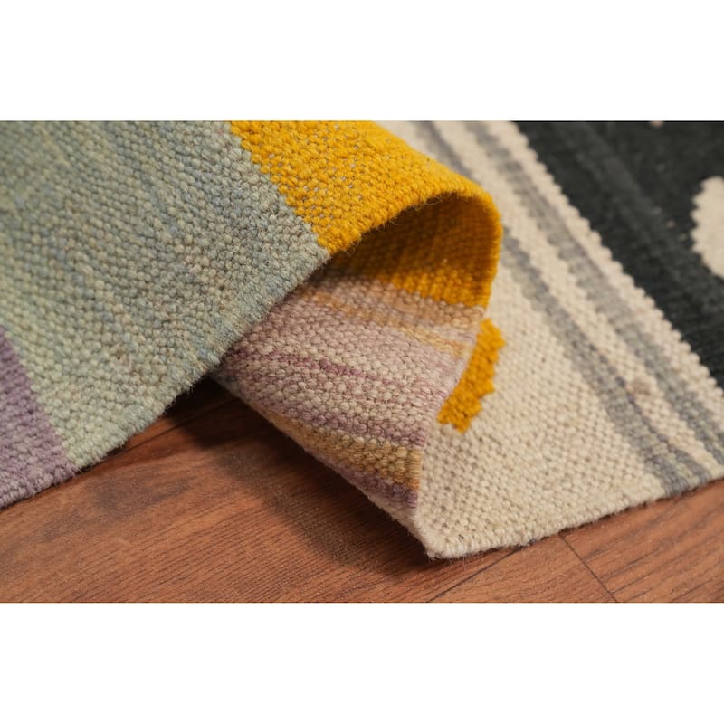 Hand Woven Southwestern Wool Multi-Colored Geometric Area Rug - 5' 7'' X 4' 1''