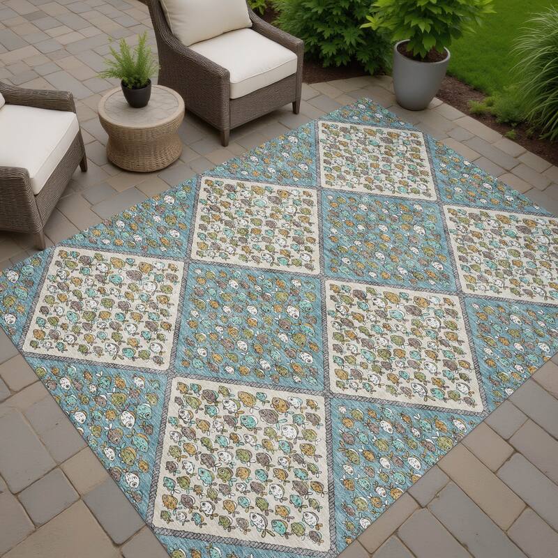 Machine Washable Indoor/ Outdoor Diamond Fish Chantille Rug