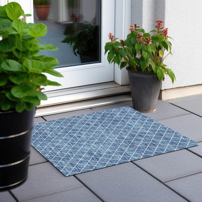Machine Washable Indoor/ Outdoor Chantille Diamond Trellis Rug - Denim - 1'8" x 2'6"