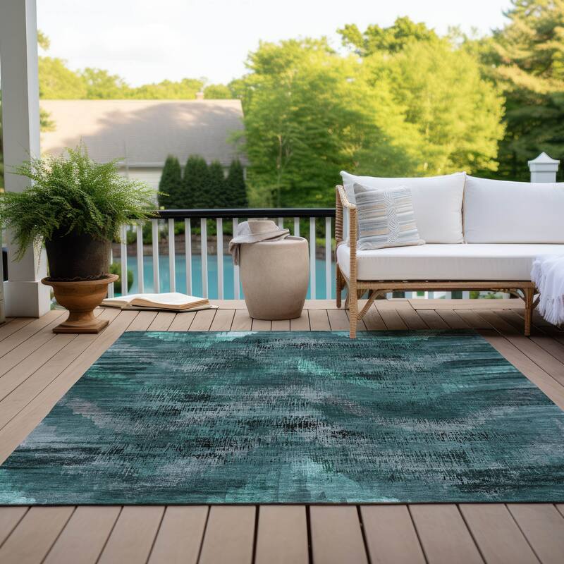 Machine Washable Indoor/ Outdoor Chantille Distressed Chevron Rug