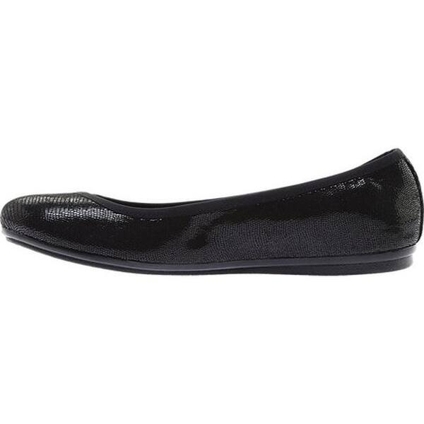 Shop Easy Spirit Women S Gulia Flat Black Snake Fabric Overstock