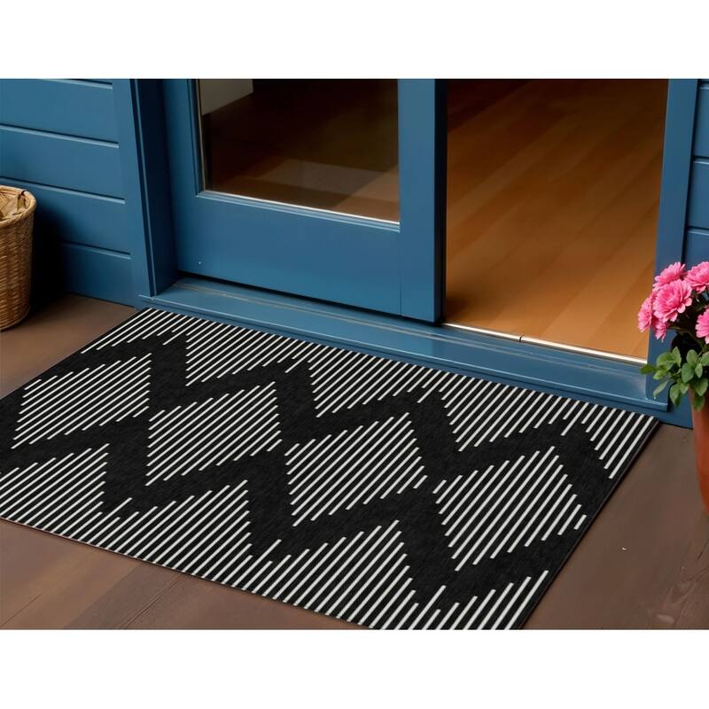 HomeRoots Geometric Transitional Rectangle Outdoor Rug - 3' x 5'