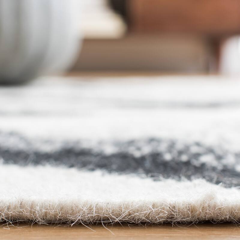 SAFAVIEH Handmade Kilim Halima Modern Wool Fringe Rug