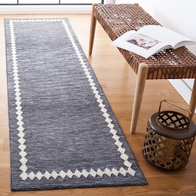 SAFAVIEH Easy Care Machine Washable Osanna Border Rug