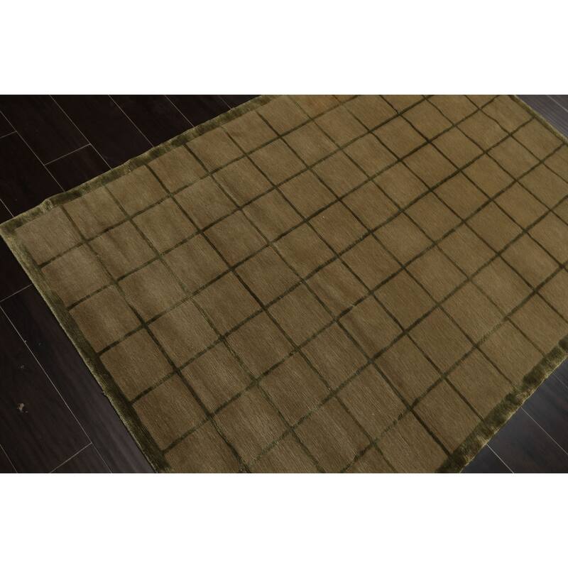 4'1''x5'8'' Hand Knotted Tibetan Transitional Wool & Silk Moss Rug - 4' 1'' x 5' 8''