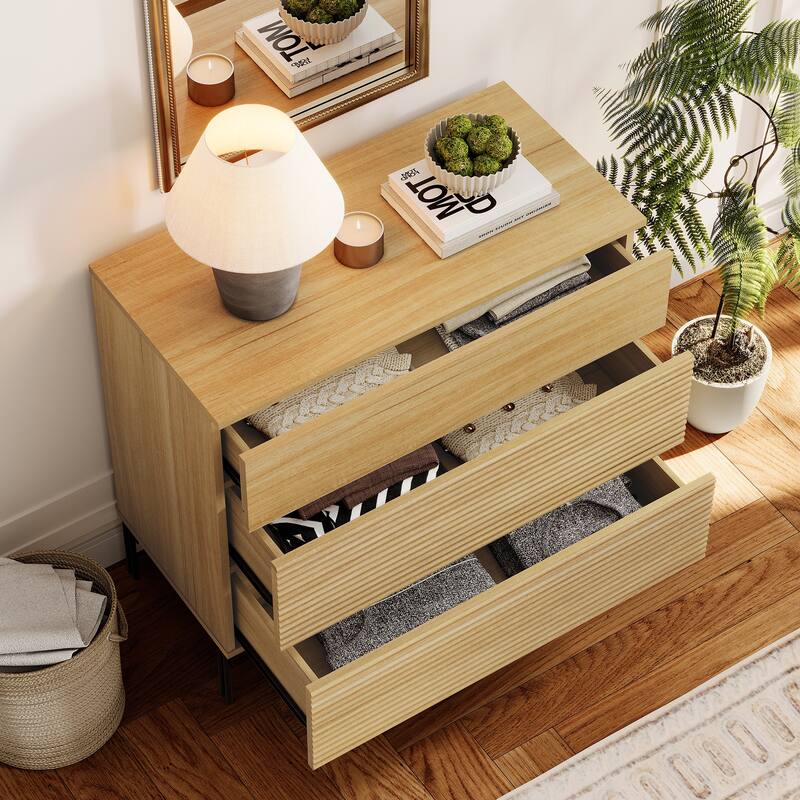 4 Pcs Wood Bedroom Set，Reeded 6 Drawer Dresser and Nightstand Sets, Night Stand Set of 2 with Charging