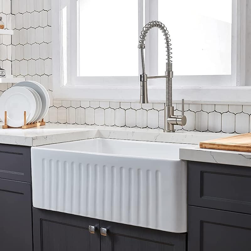 White Fireclay Farmhouse Apron Kitchen Sink with Grid and Strainer