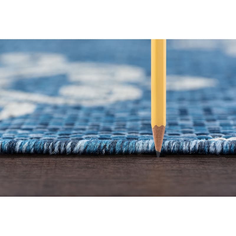 Colonnade Transitional Scroll Indoor/Outdoor Area Rug