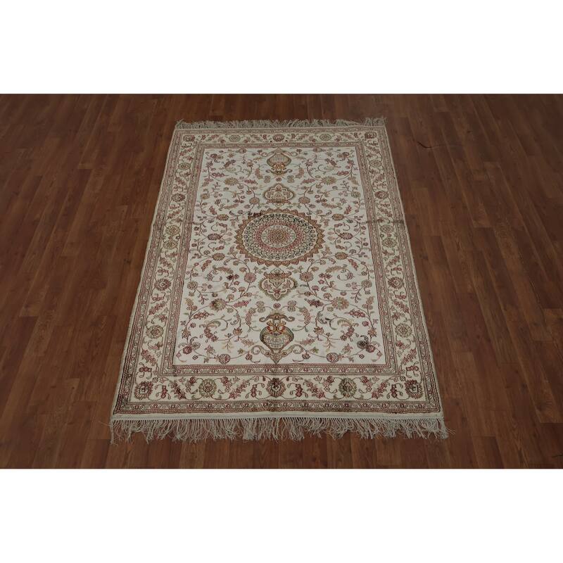 Hand Knotted Oriental 100% Silk Carpet Traditional Floral Beige & Ivories Kashmir Area Rug - 6' 0'' X 4' 0''