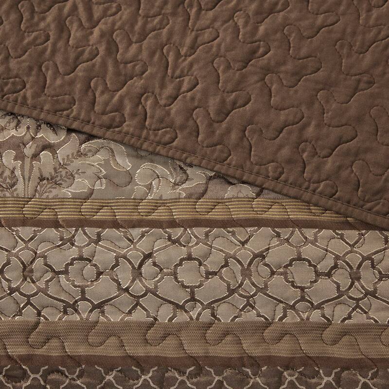 Madison Park Venetian Oversized 5-Piece Jacquard Bedspread Quilt Set with Matching Shams and Embroidered Throw Pillows