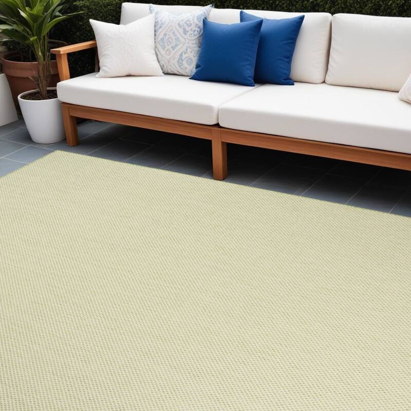 HomeRoots Contemporary Rectangle Outdoor Rug - 8' X 10' - Green/Ivory - 8' X 10'