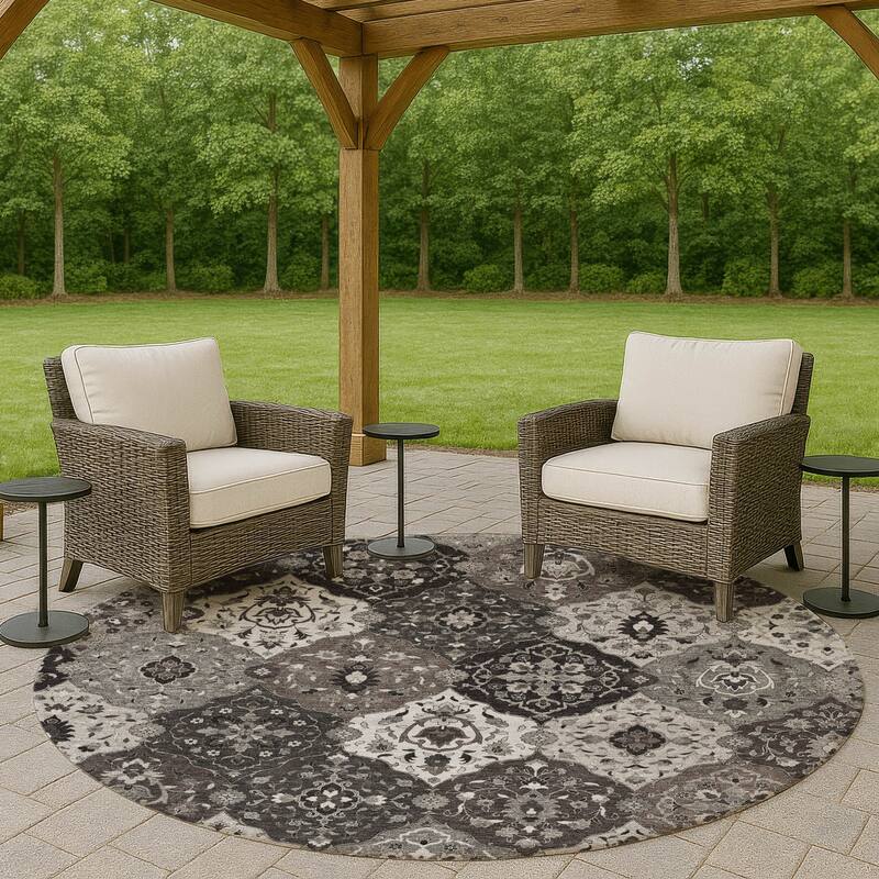 Machine Washable Indoor/ Outdoor Traditional Panel Chantille Rug - Gray - 8' x 8'