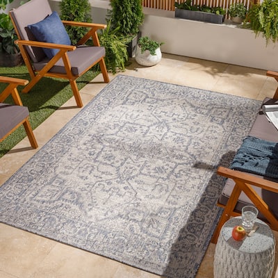 Livabliss Farrah Traditional Medallion Indoor/ Outdoor Area Rug