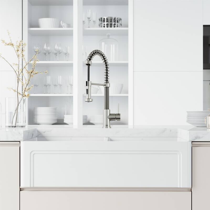 VIGO Edison 19" H Single Handle Pull-Down Sprayer Kitchen Faucet