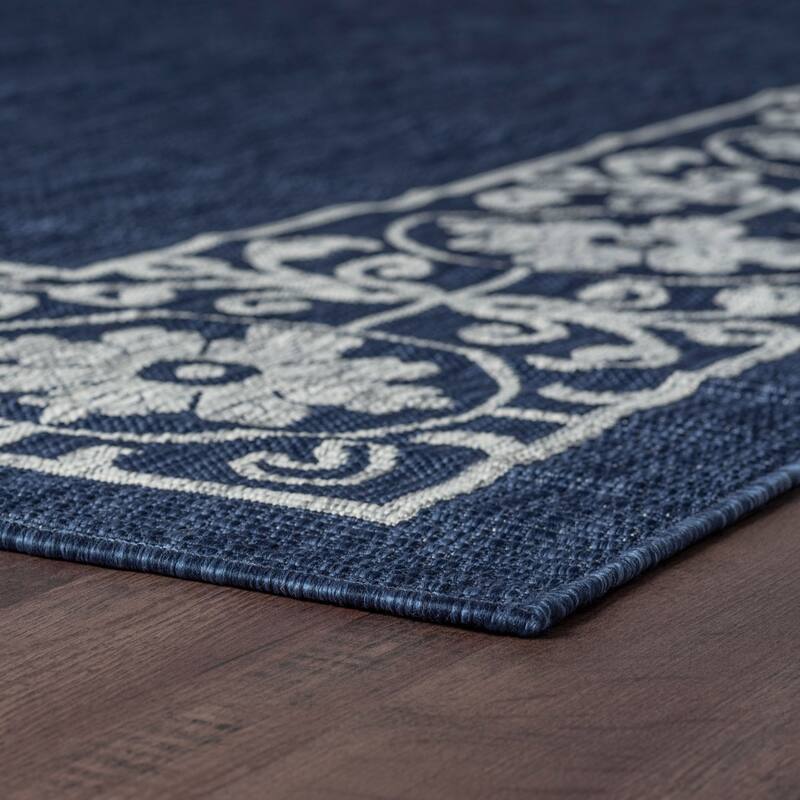 Colonnade Traditional Border Indoor/Outdoor Area Rug
