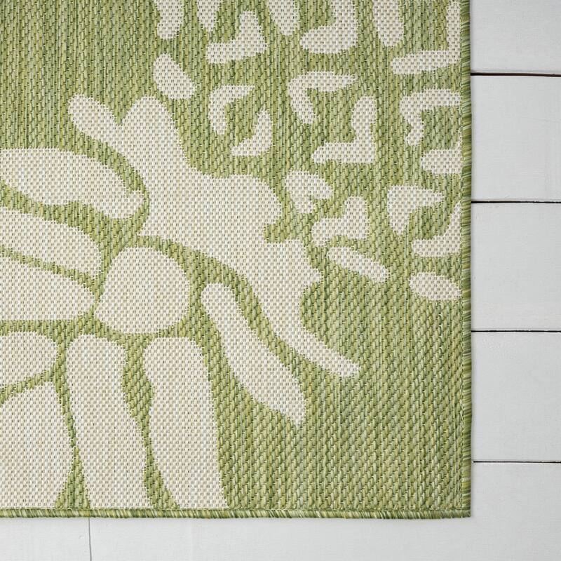 Sevita Isola Tropical Pineapple Green/Ivory Indoor/Outdoor Area Rug
