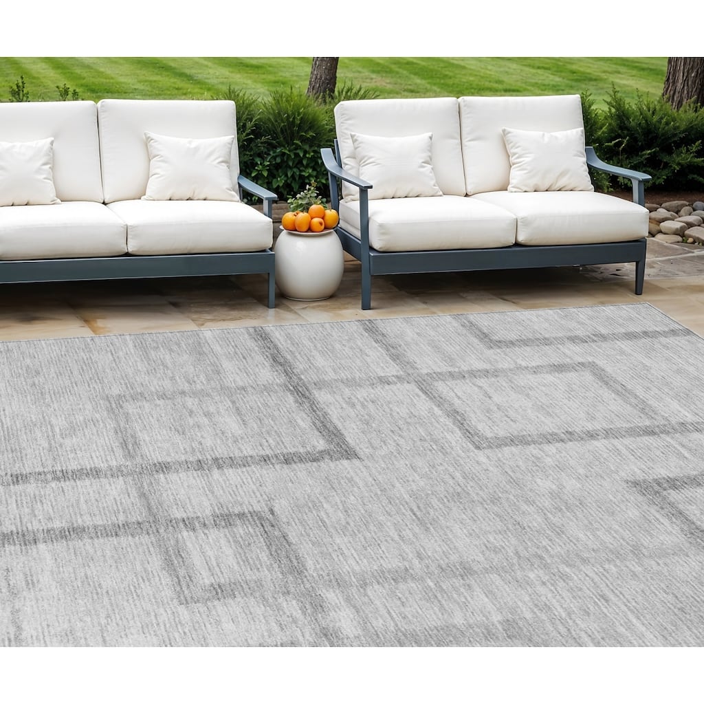 HomeRoots Geometric Transitional Rectangle Outdoor Rug