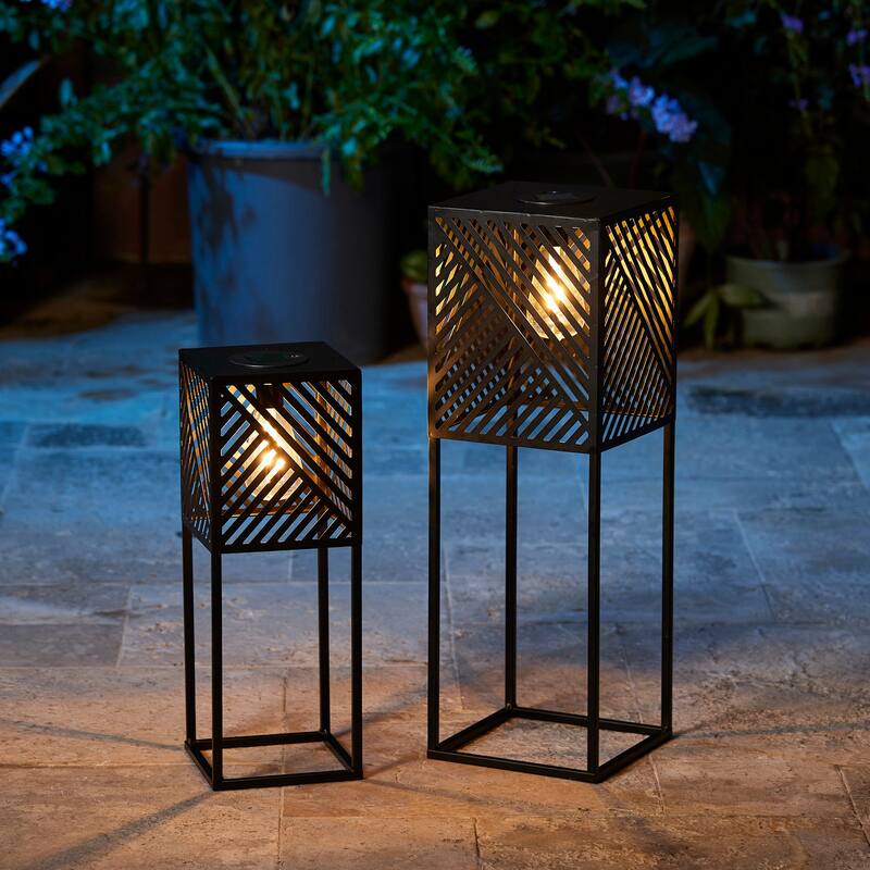 Glitzhome Set of 2 Outdoor Geometric Black Metal Solar Standing Lanterns with Bulb