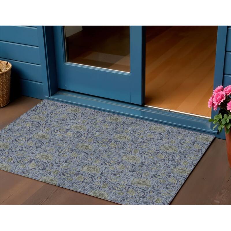 HomeRoots Floral Transitional Rectangle Outdoor Rug - 3' x 5'