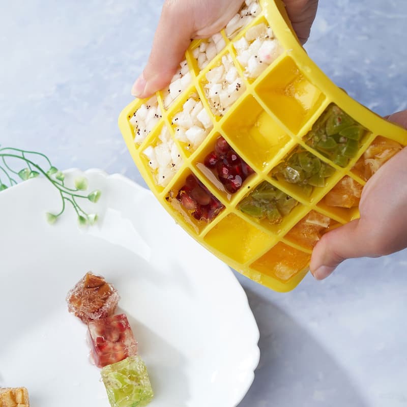 4pcs Ice Cube Tray with Lids, Silicone Square Ice Molds for Freezer