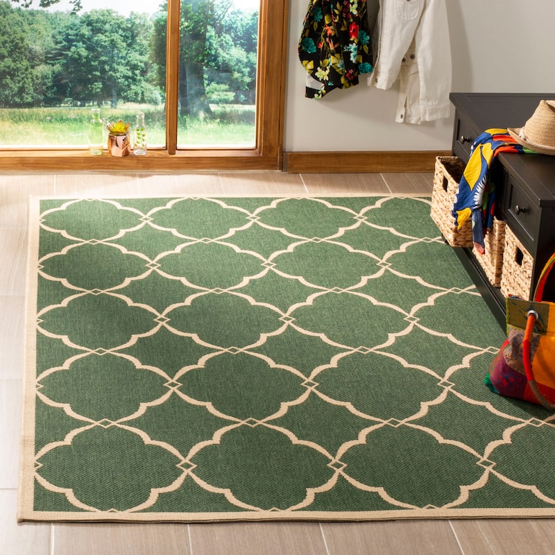 SAFAVIEH Linden Gaye Indoor/ Outdoor Waterproof Patio Backyard Rug.