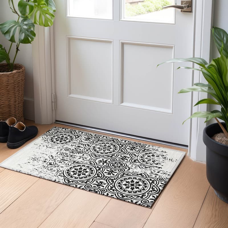 Premium Washable Super Soft Vanishing Medallion Mayfield Rug - Black - 1' 8" x 2' 6"