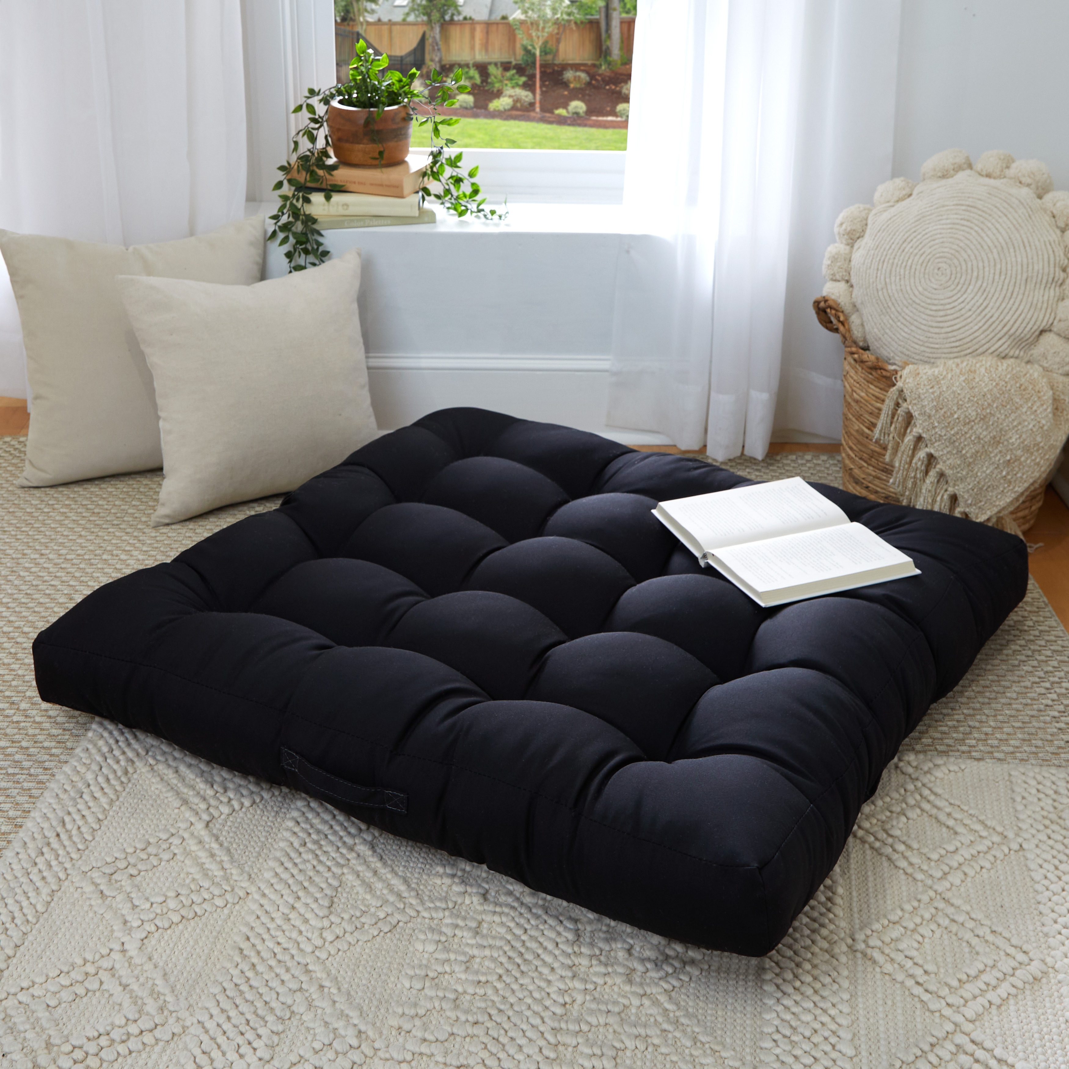 Rainha - Puffy Tufted Floor Pillow - Black