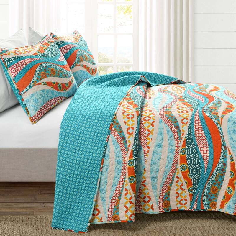 Lush Decor Hailey Watercolor Wave Reversible 3 Piece Cotton Quilt Set