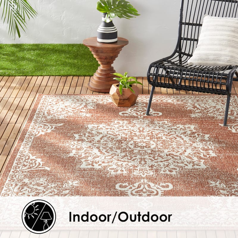 Nicole Miller Patio Country Azalea Indoor/Outdoor Area Rug