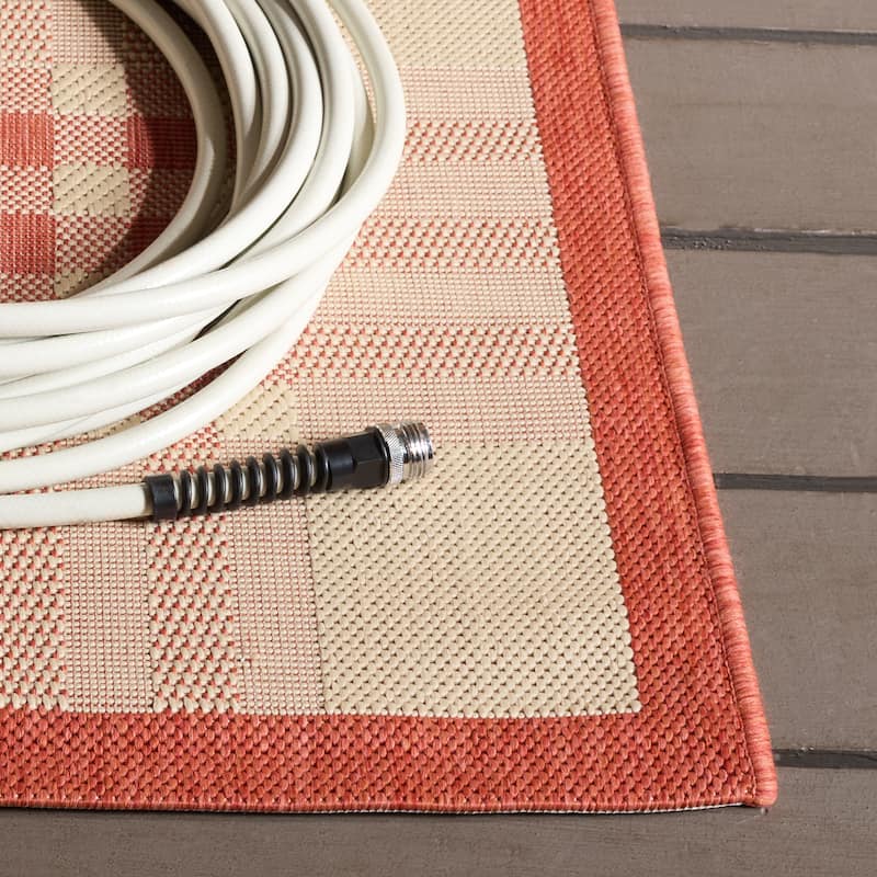 SAFAVIEH Courtyard Jacqui Indoor/ Outdoor Waterproof Patio Backyard Rug