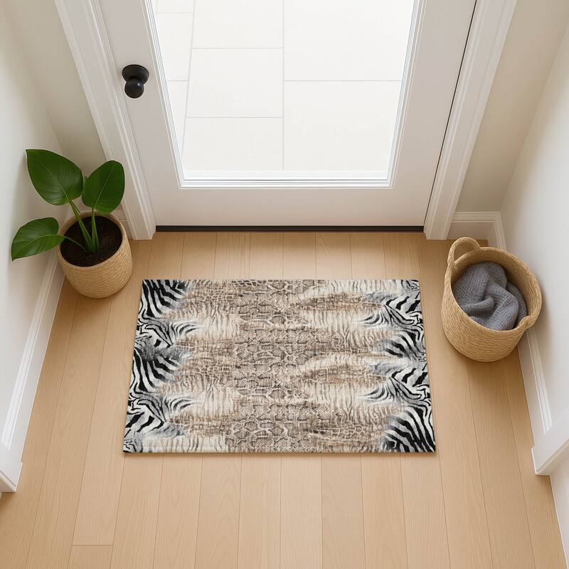 Machine Washable Indoor/ Outdoor Modern Animal Print Chantille Rug