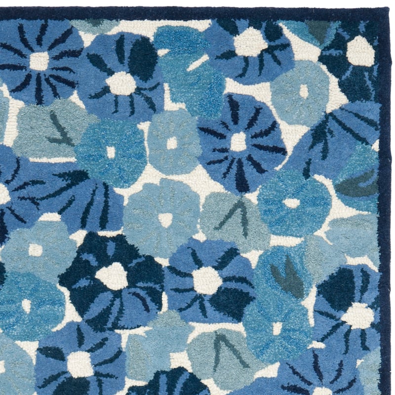 Martha Stewart by SAFAVIEH Poppy Field Wool/ Viscose Rug