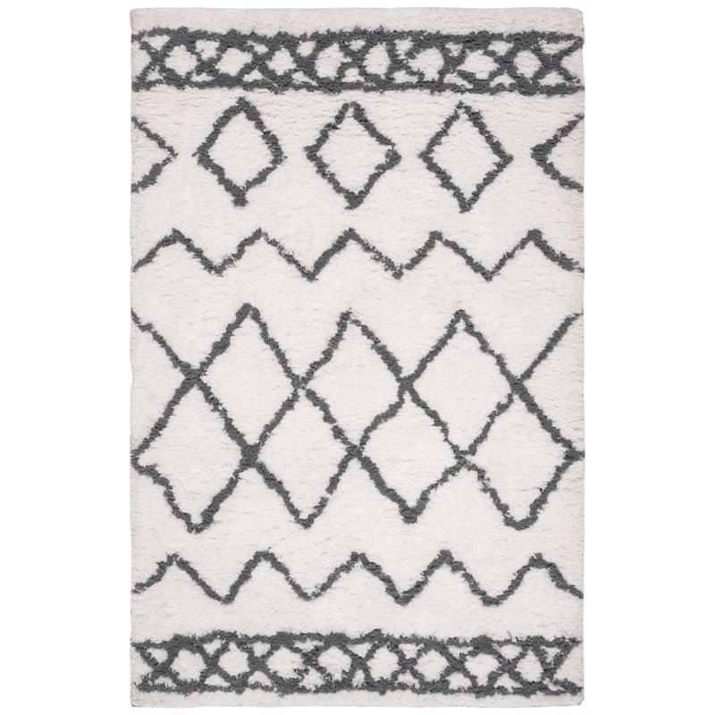 SAFAVIEH Handmade Klavdija Shag Gaylene Polyester Rug