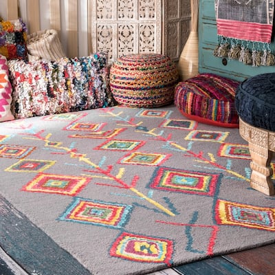 Nuloom Hand Tufted Wool Moroccan Triangle Rug