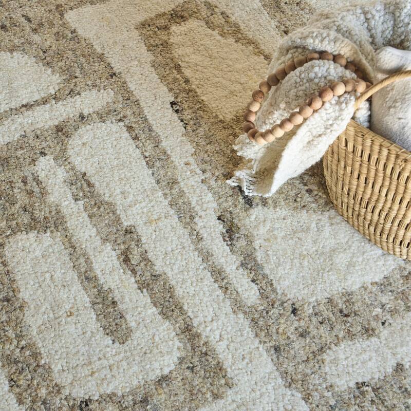 EXQUISITE RUGS Tahoe Hand-knotted Wool Beige/Ivory Area Rug.