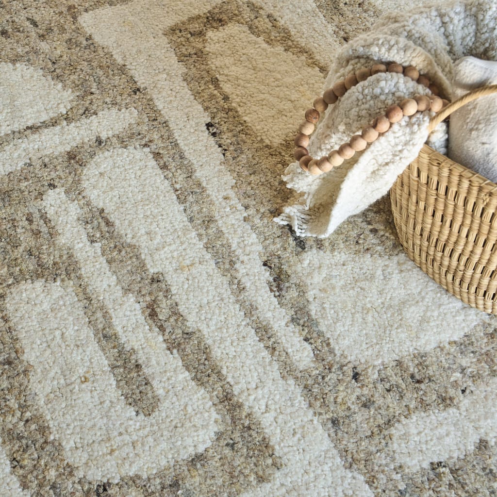 EXQUISITE RUGS Tahoe Hand-knotted Wool Beige/Ivory Area Rug.