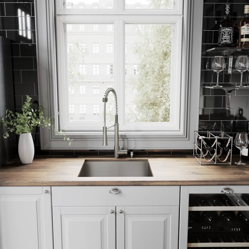 VIGO Laurelton 22" H Single Handle Pull-Down Sprayer Kitchen Faucet